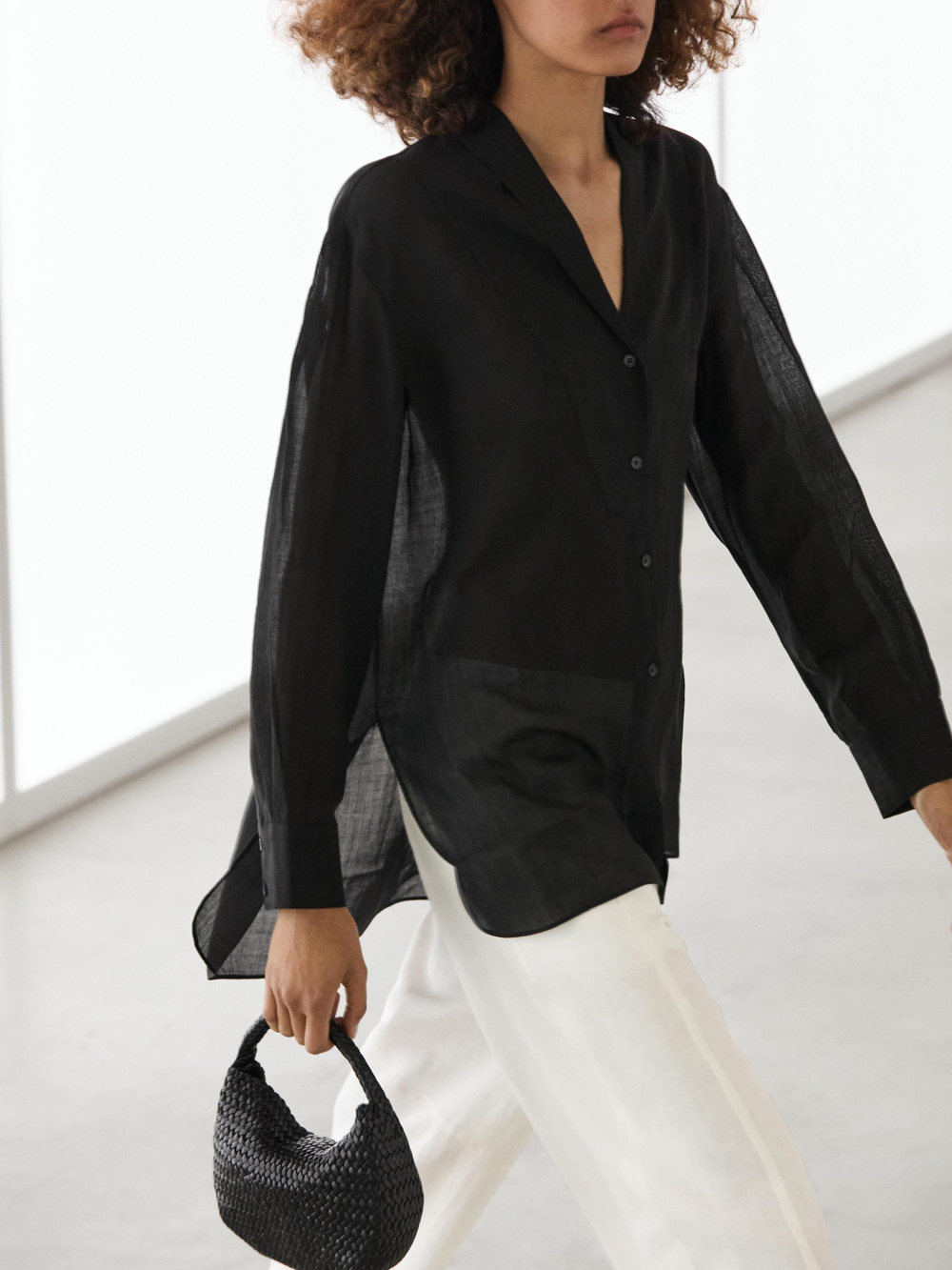 Massimo Dutti Струящаяся полупрозрачная рубашка с декоративной деталью, черный