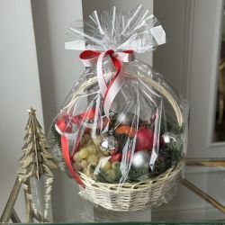 Новогодняя корзина с фруктами