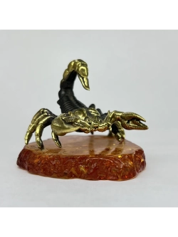 Бронзовая статуэтка на янтаре