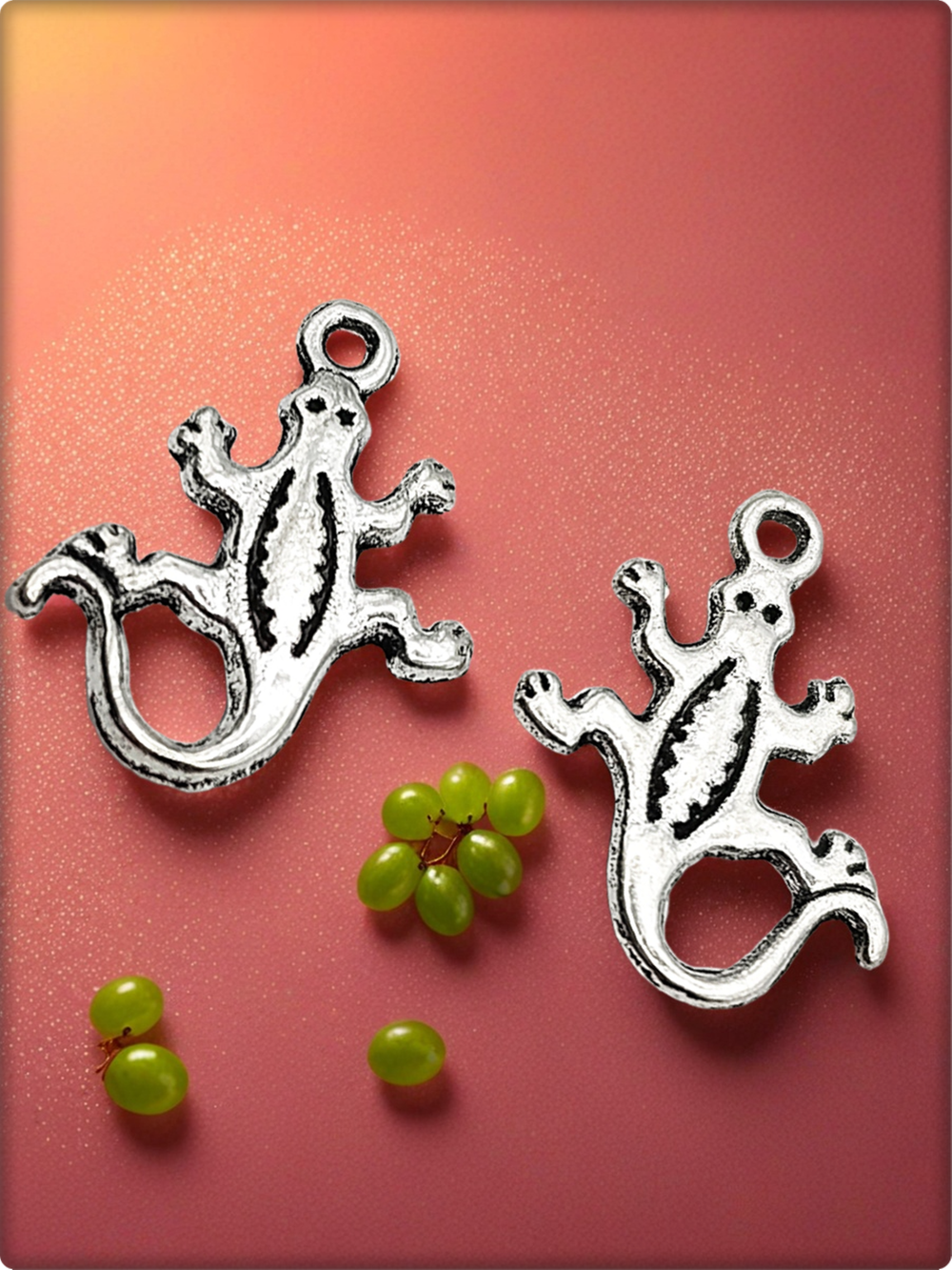 Подвески для рукоделия "Ящерицы" серебристые.