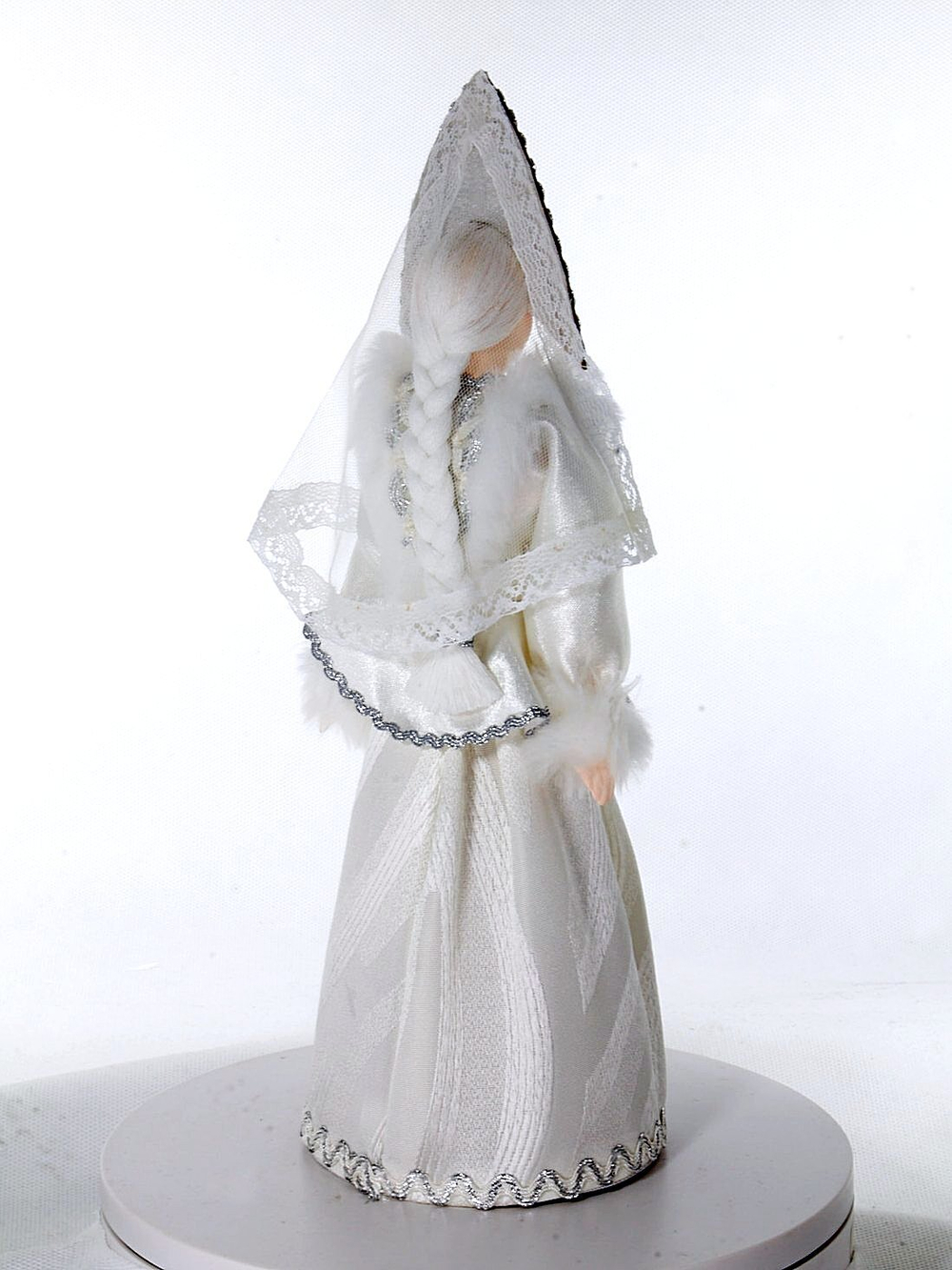 Фарфоровая кукла коллекционная Снегурочка в кокошнике. Новогодняя игрушка под ёлку ручной работы