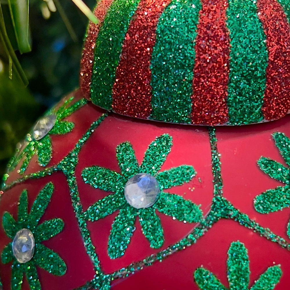 Игрушка в виде капли зелёно-красная