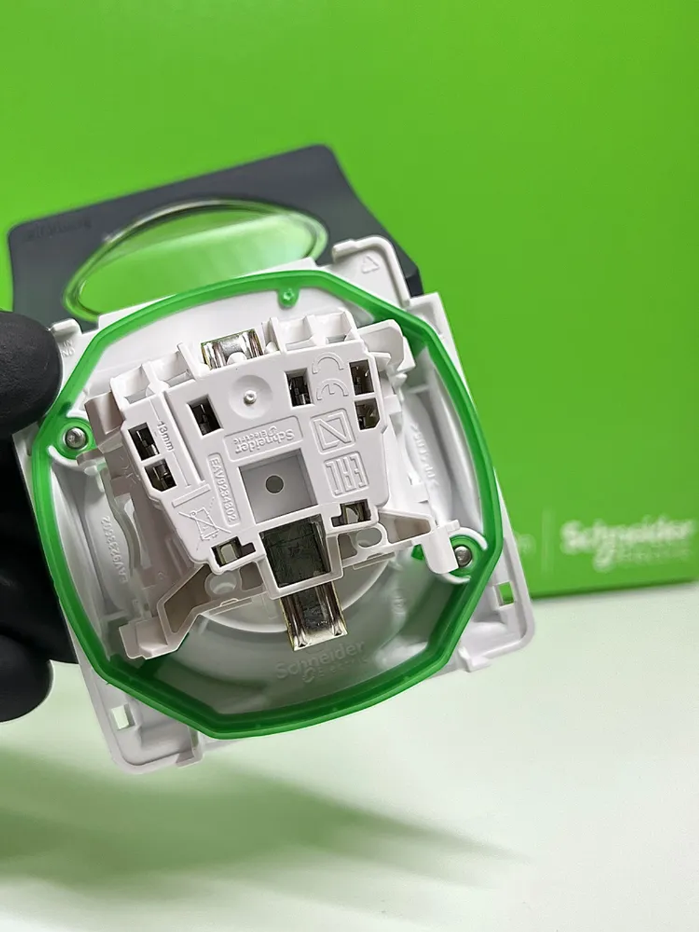 Schneider Electric Mureva Styl Антрацит Розетка с/з шторками и крышкой, IP55, Schneider Electric, MUR36134