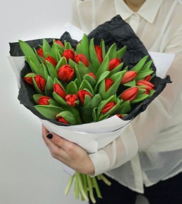 Букет из 25 тюльпанов в оформлении (цвет тюльпанов на выбор)  #1667