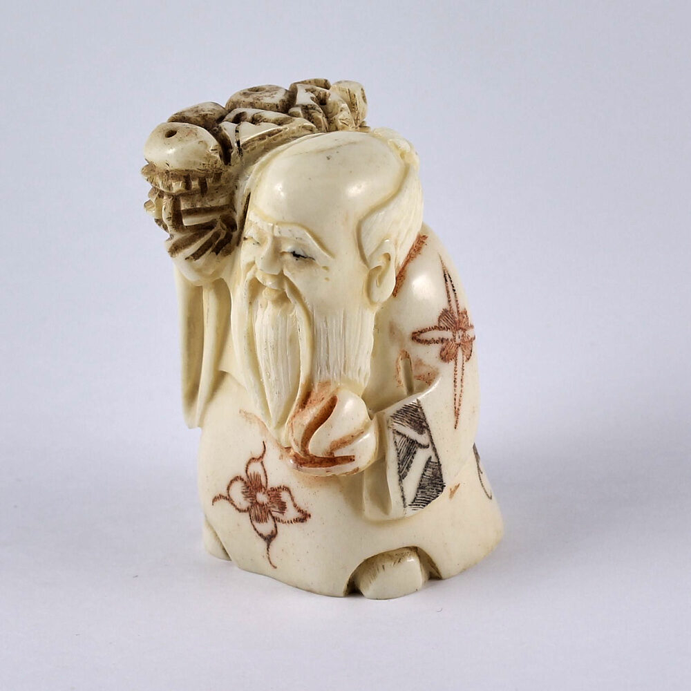 Нэцкэ Монах с персиком и корзиной на плече