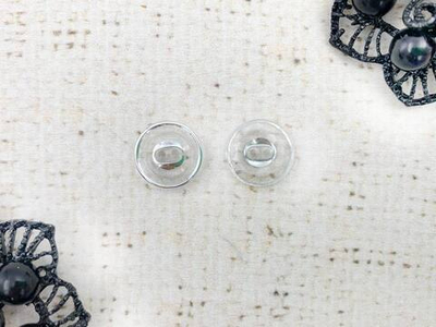 Пуговицы, d 1,2 см, 2 прокола, прозрачная с серебром