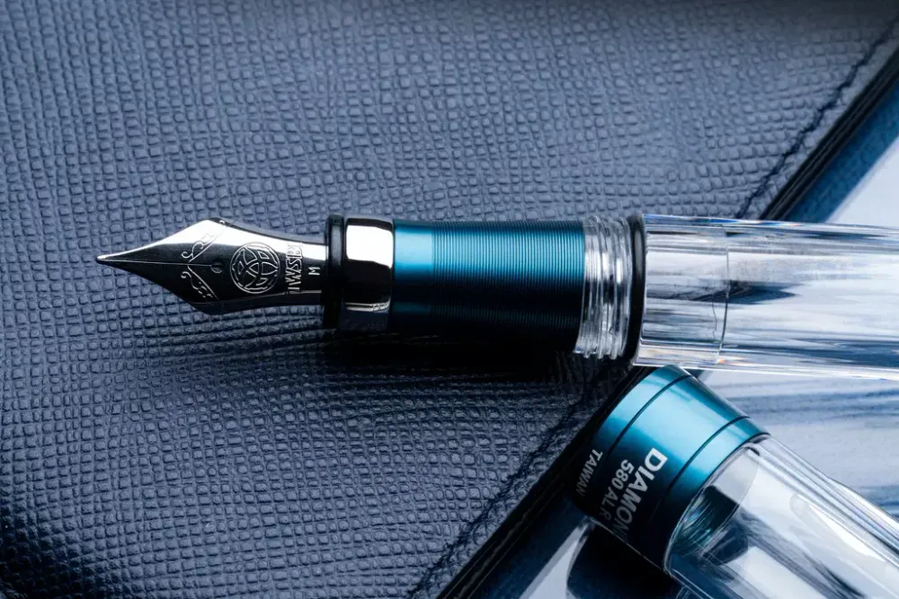 Перьевая ручка TWSBI Diamond 580 AL R Темно-синего цвета спером EF (M7447920) 5