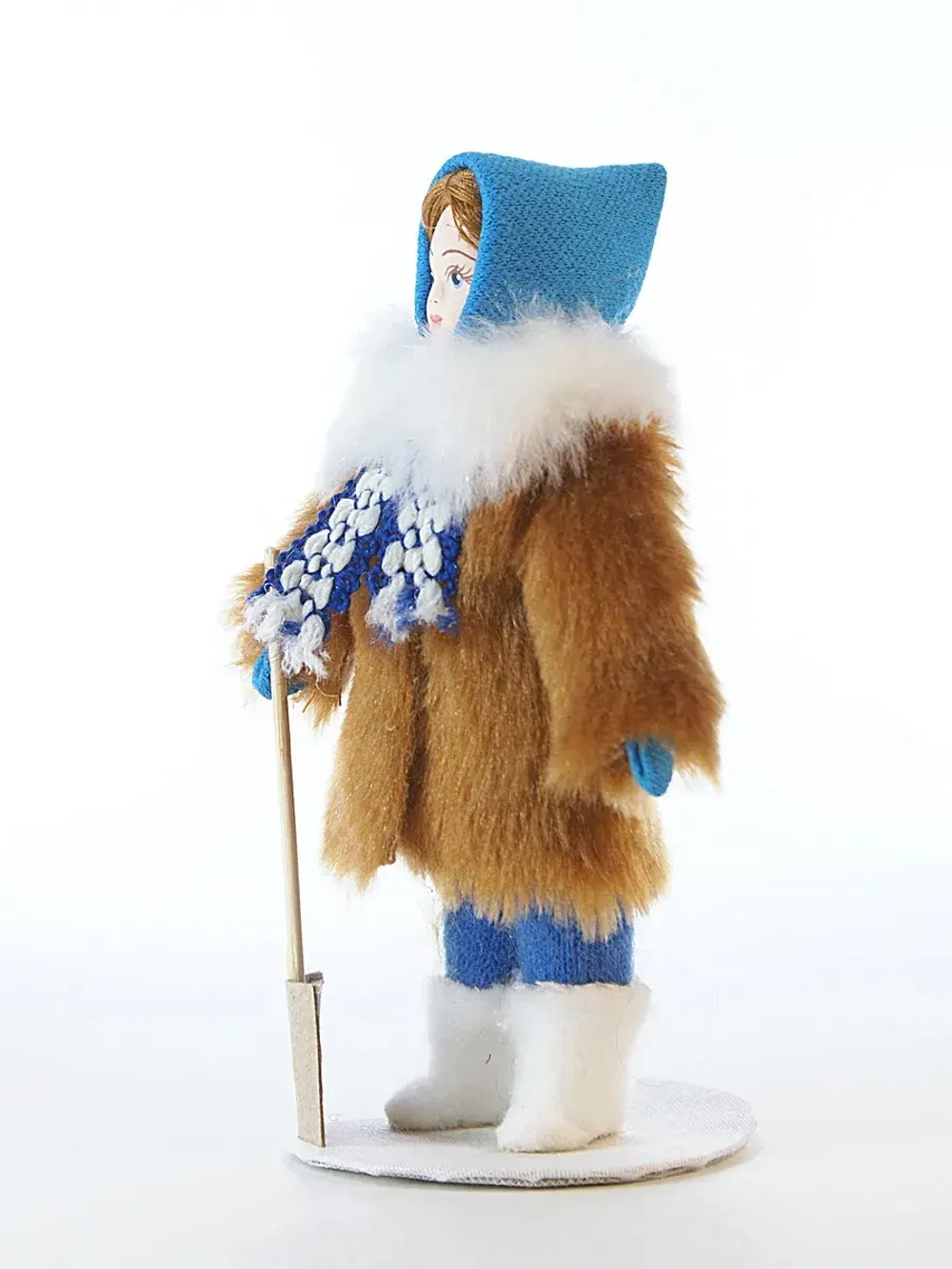 Кукла фарфоровая Девочка с лопаткой