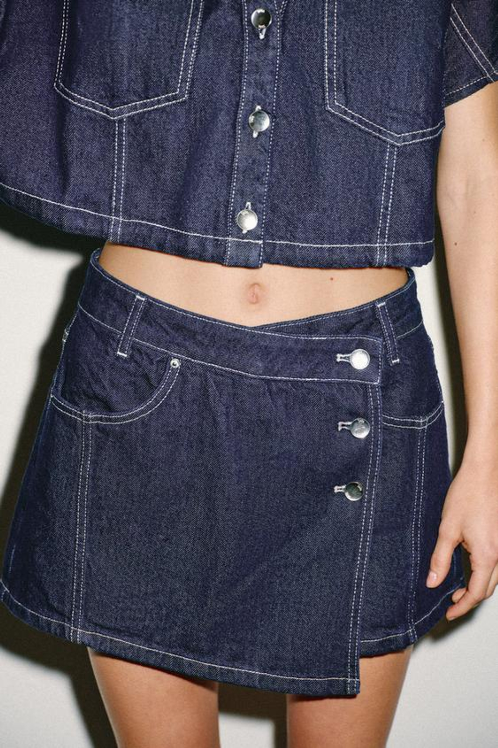 ZARA ЮБКА-ШОРТЫ ИЗ ДЕНИМА Z1975 С ЗАПÁХОМ, СИНИЙ