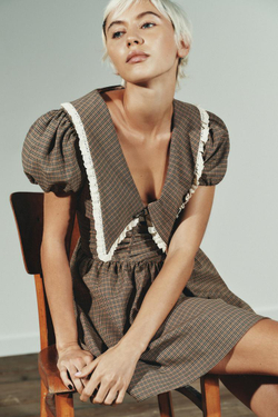 ZARA ПЛАТЬЕ В КЛЕТКУ С КРУГЛЫМ ВОРОТНИКОМ, ОТТЕНКИ КОРИЧНЕВОГО