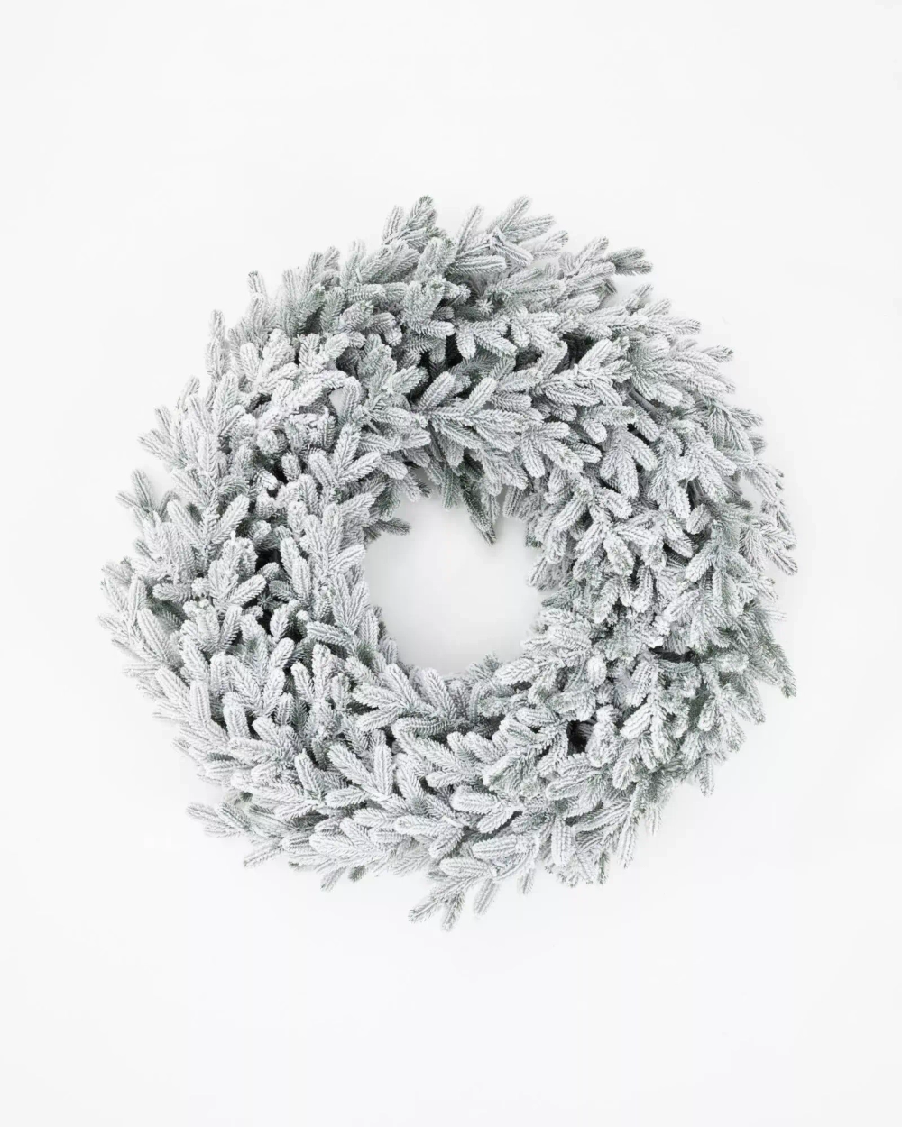 Хвойный венок Княжеский заснеженный 90 см., микро LED лампы, 100% литая хвоя, ЕлкиТорг (52056)