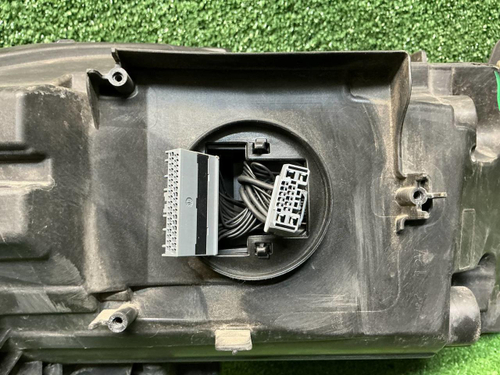 Фара правая Volvo XC60 2 (2017-2021) LED