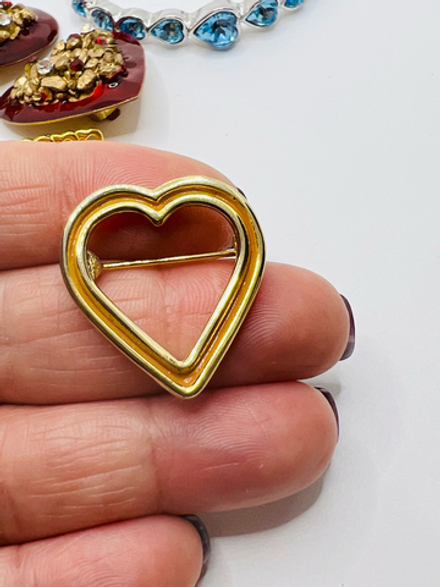 Брошь сердечко