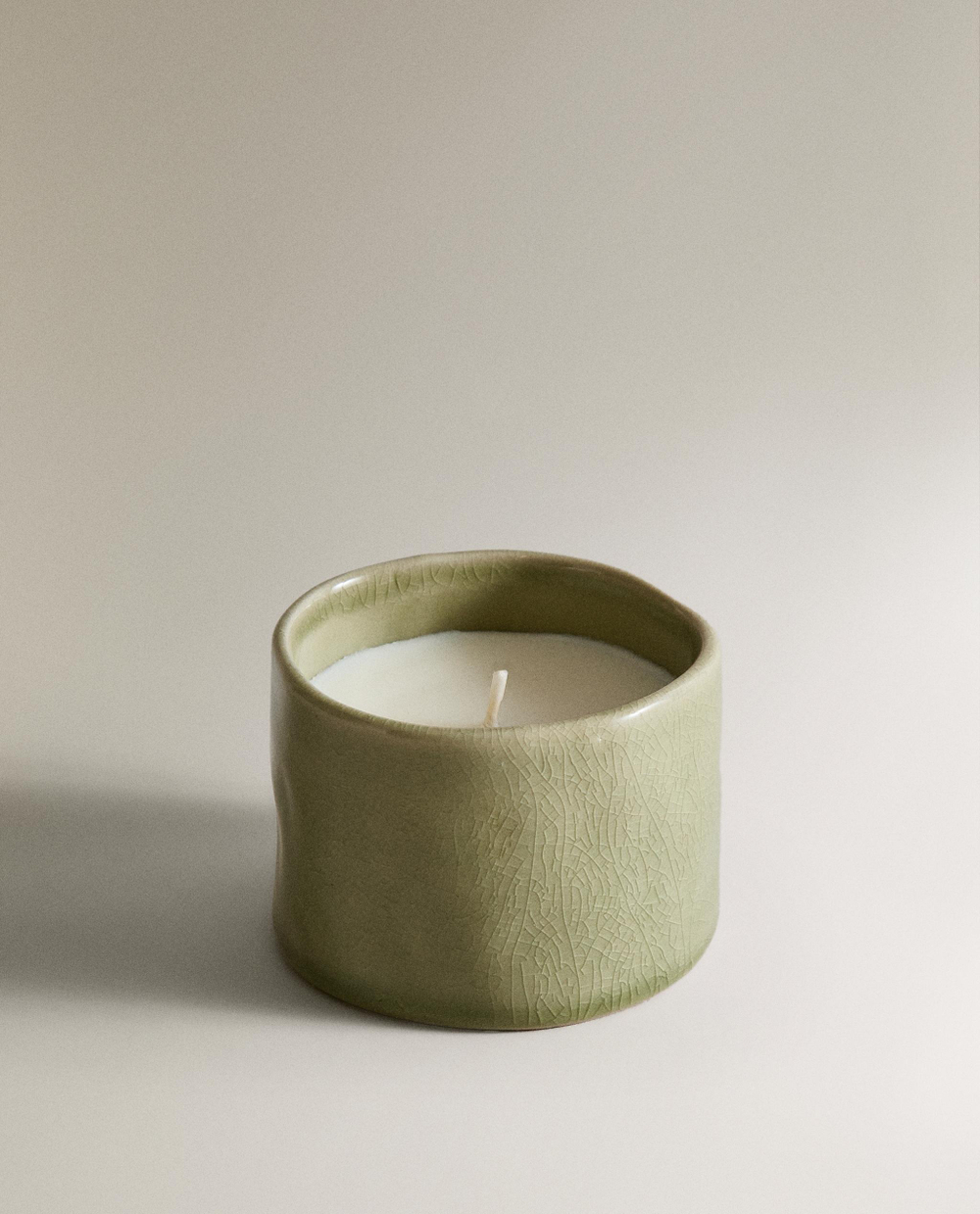 Zara Home Свеча ароматическая Musky Petals 150 г, растительный воск, аромат цветочный древесный, Розовый