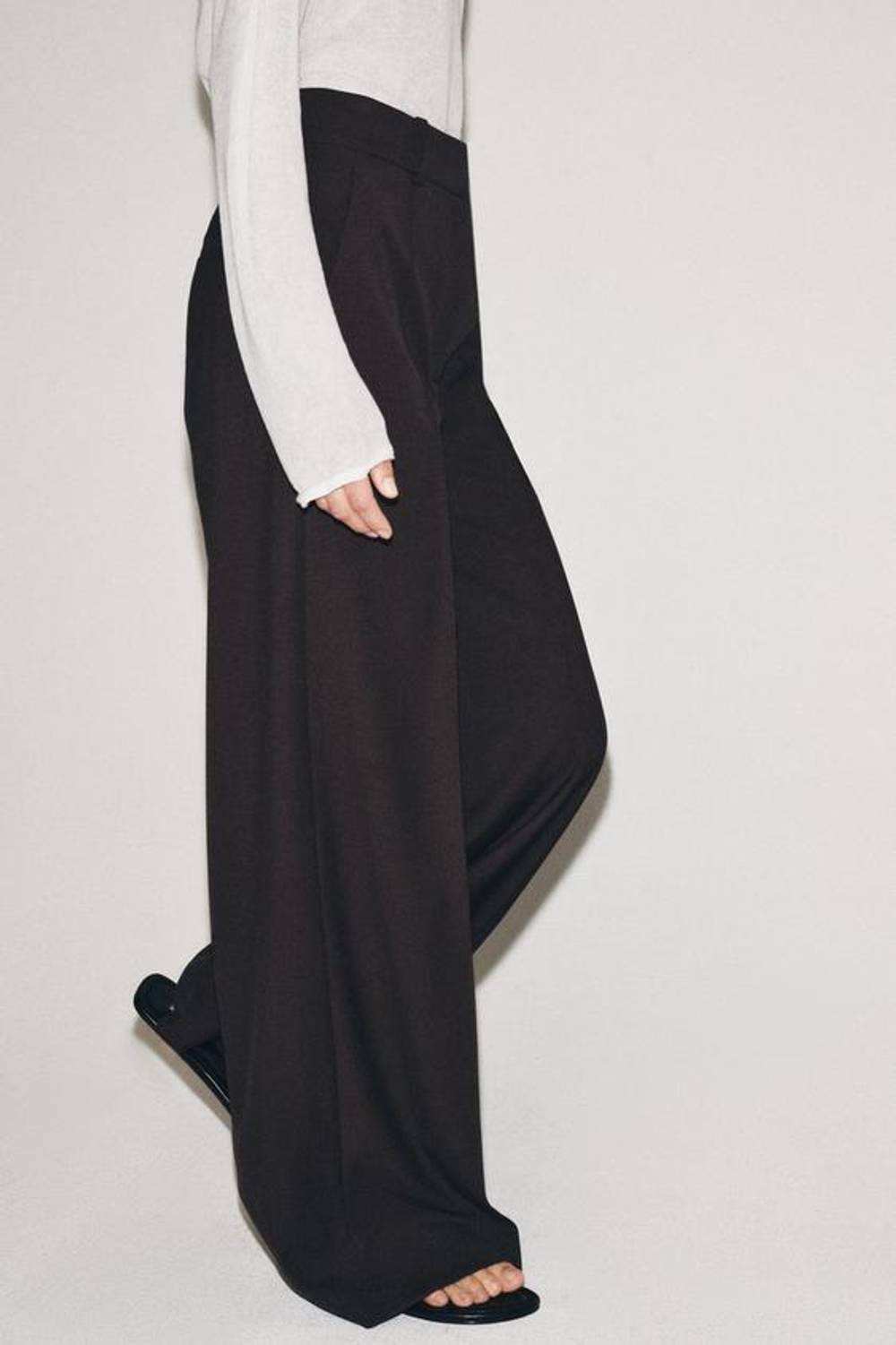 Брюки с широкими брючинами в стиле минимализм от ZW COLLECTION - ZARA