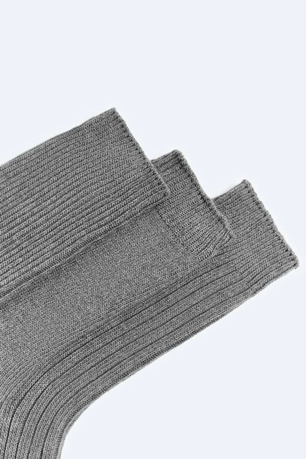 ZARA НАБОР ИЗ ТРЕХ ПАР НОСКОВ В РУБЧИК, СЕРЫЙ