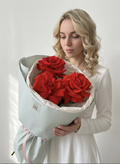 Алые французские розы (3шт)