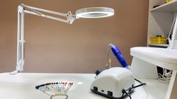 TLD-568 White-LED-300Lm-2700-5500K-Dimmer-X5 Светильник настольный c увеличительным стеклом. 5-ти кратное увеличение. 8W. Механический выключатель на шнуре. Белый. TM Uniel.