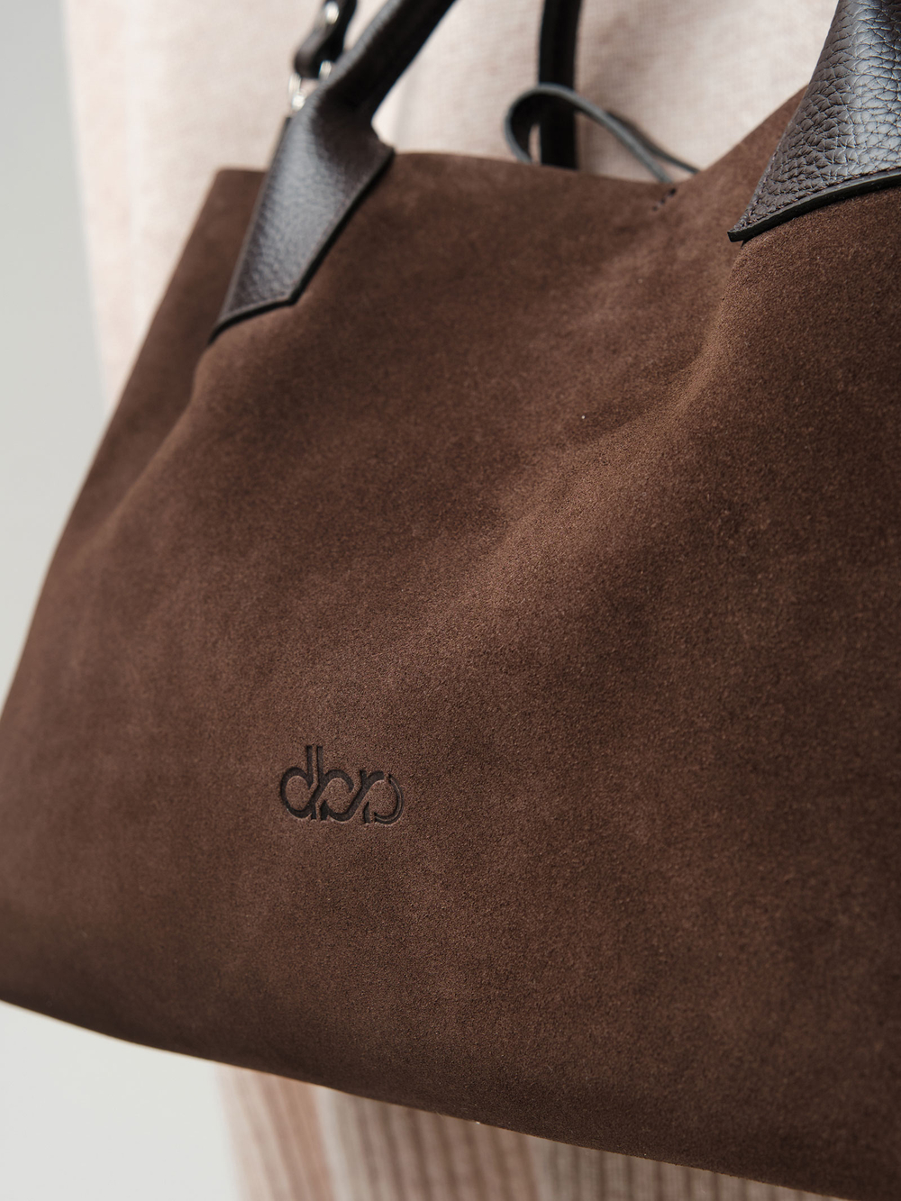 Замшевая сумка Iris DBR 31372 черный каштан