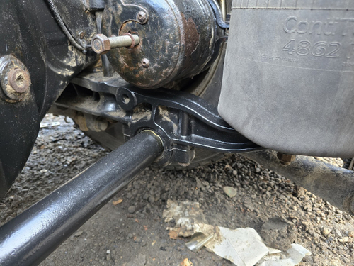 Кронштейн пневморессоры задний правый 2023г