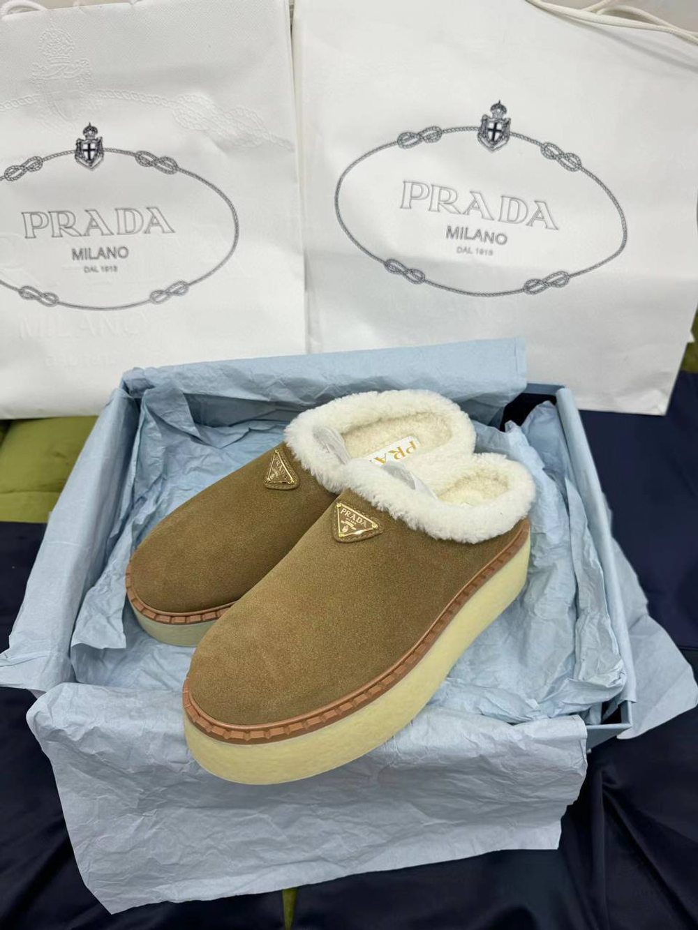 Мюли Prada Mule женские замшевые с мехом в коричневом цвете