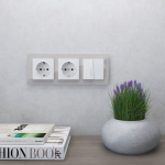 Рамка на 3 поста Favorit (дымчатый,стекло)