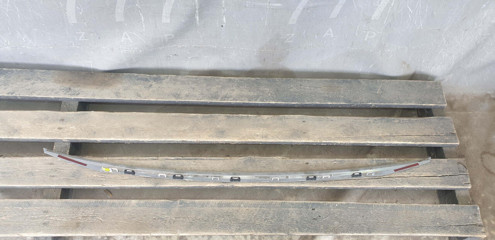 Молдинг крышки багажника Mercedes E (W213) 16-21 Б/У Оригинал A2137570000