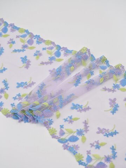 Вышивка на сетке яркая лаванда с голубым и салатовым эластичная ширина 22 см ОТРЕЗЫ