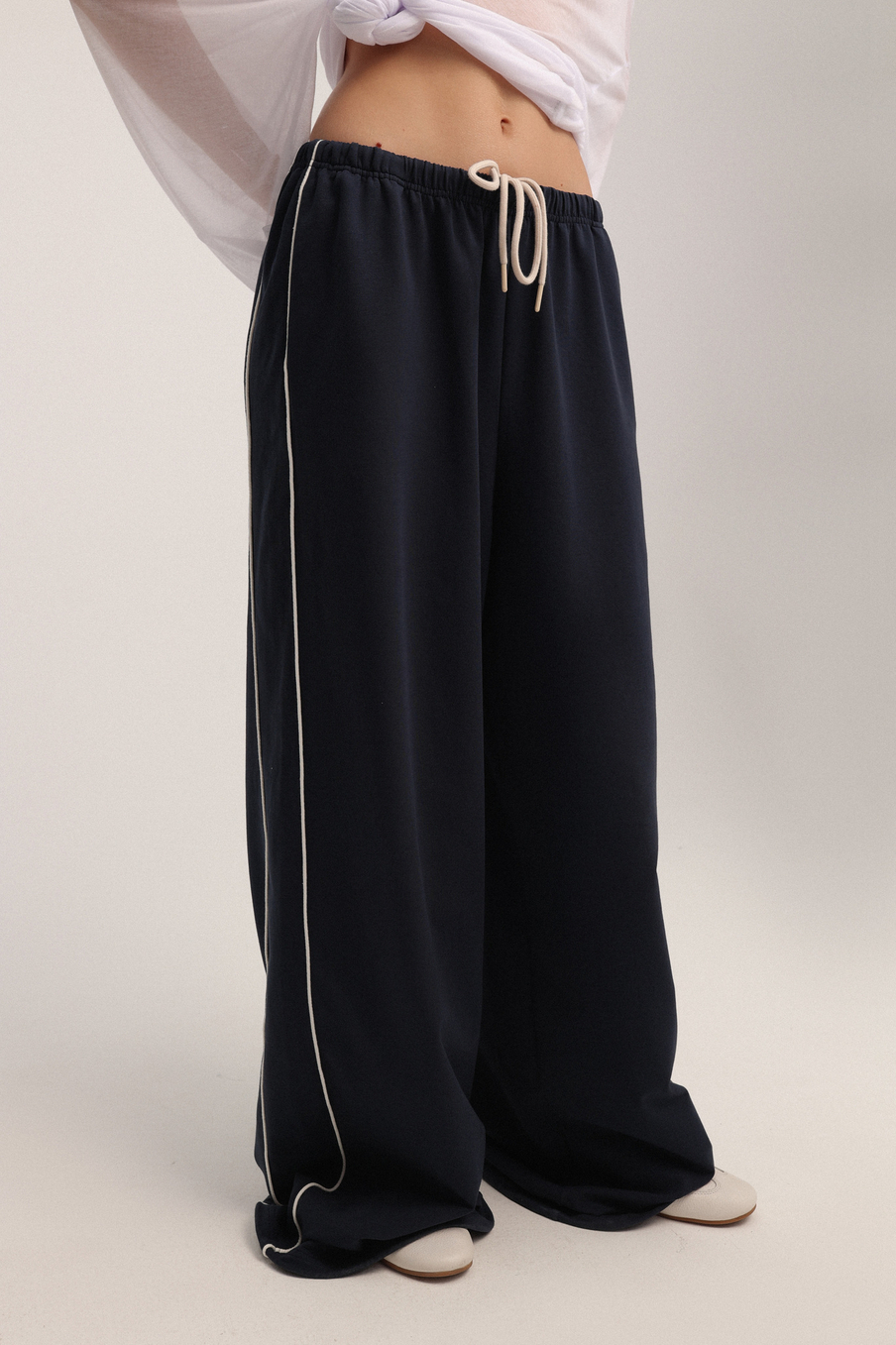 Брюки из трикотажа с кантами