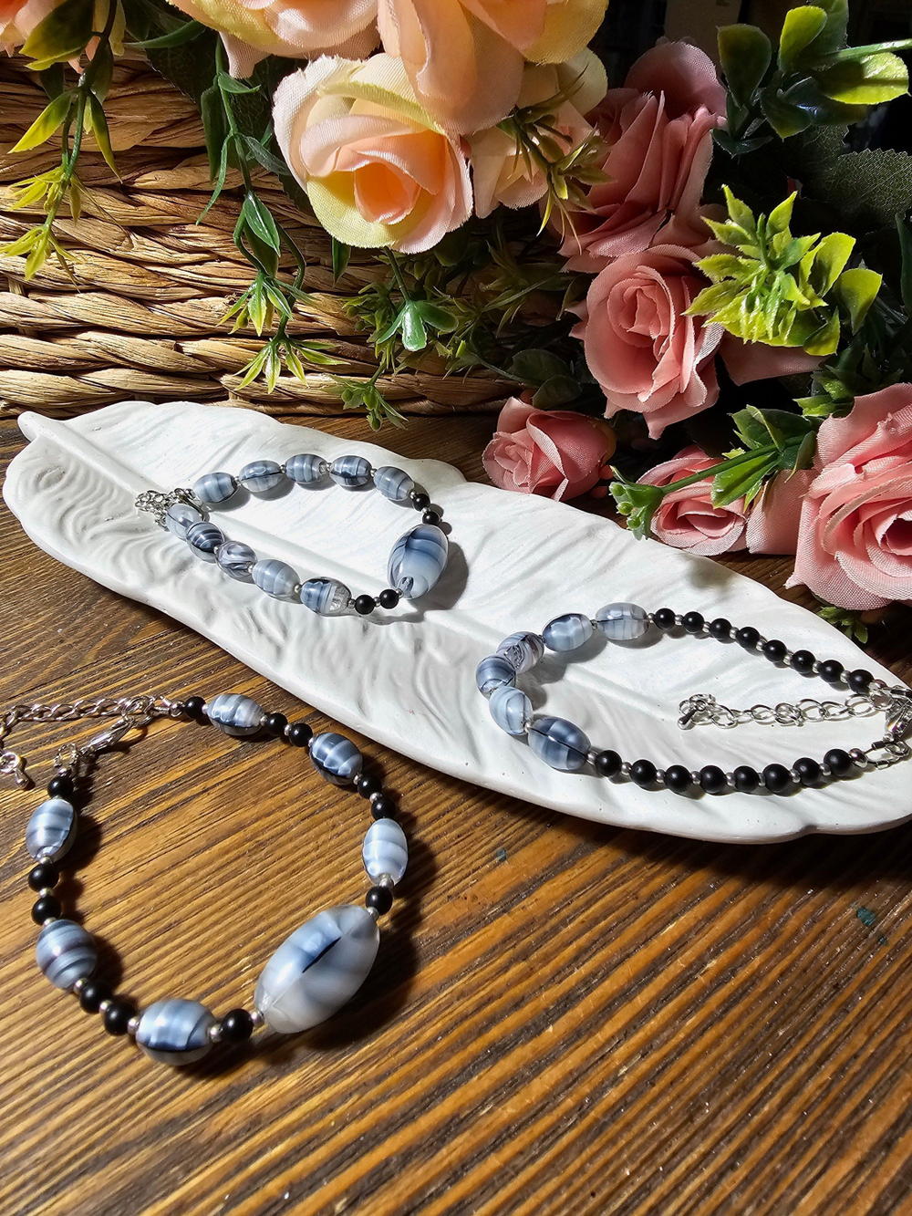 Браслет из натурального камня, авторская работа из полосатого и матового Агата "Много агата"