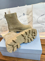 Женские замшевые бежевые ботинки Prada на молнии спереди