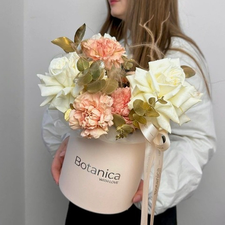 Кофейная шляпная коробка с французскими розами 2607202512