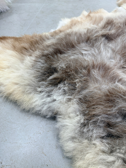 Шкура коврик меховой прикроватный овчина, 120х65 см.