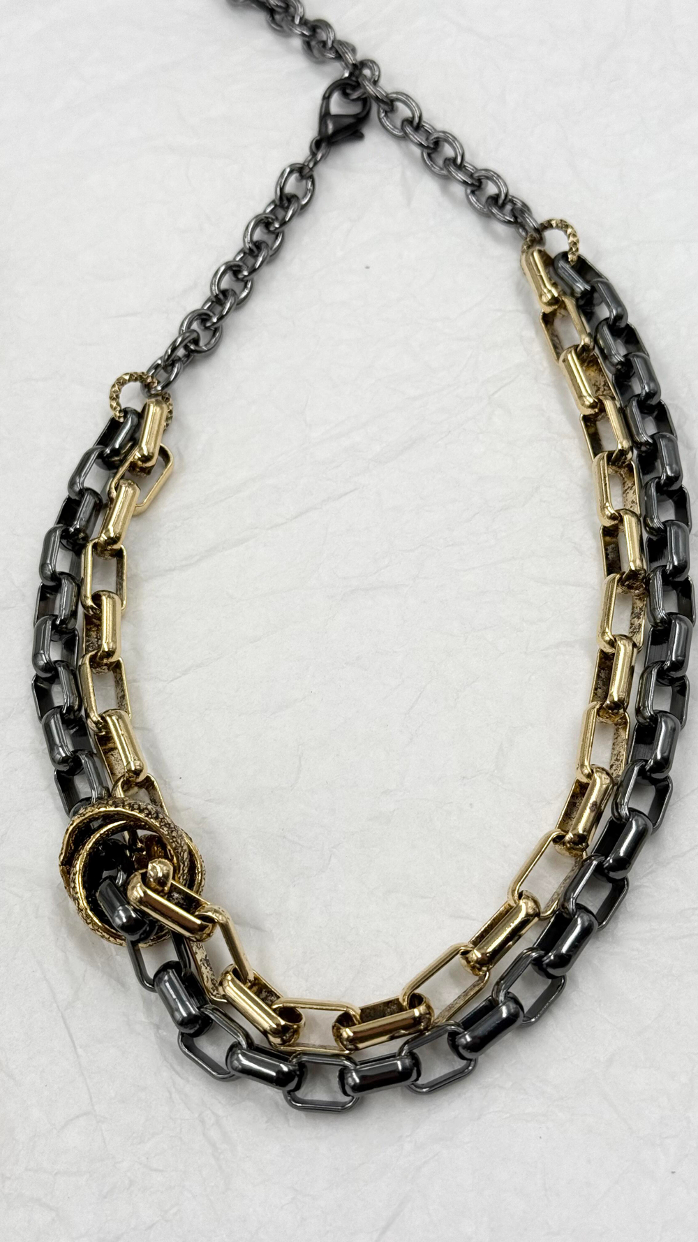 Колье двойная цепь из звеньев скрепок с шайбой, оттенок золото и графит
