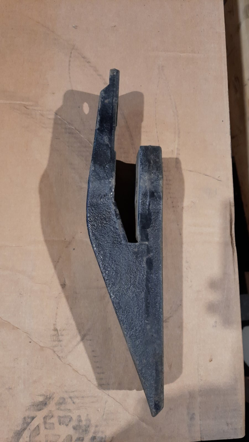 Зуб болтовой 61L8-00520 центральный