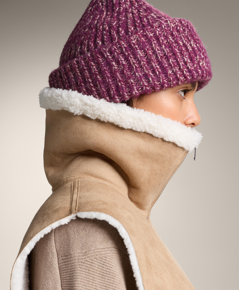 Oysho Вязаная шапка в крапинку, бургунди