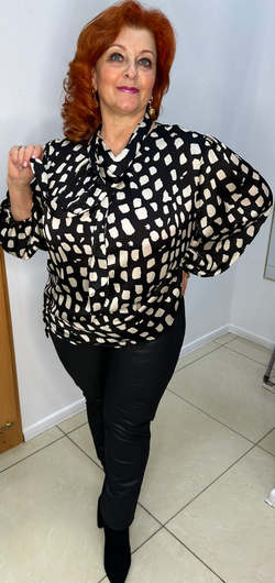 Черные под эко-кожу брюки-лосины