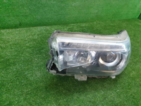 Битая Фара левая Toyota Hilux 8 (2015-2020) LED