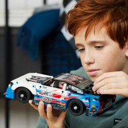LEGO Technic - Новый Chevrolet Camaro ZL1 из серии NASCAR 42153