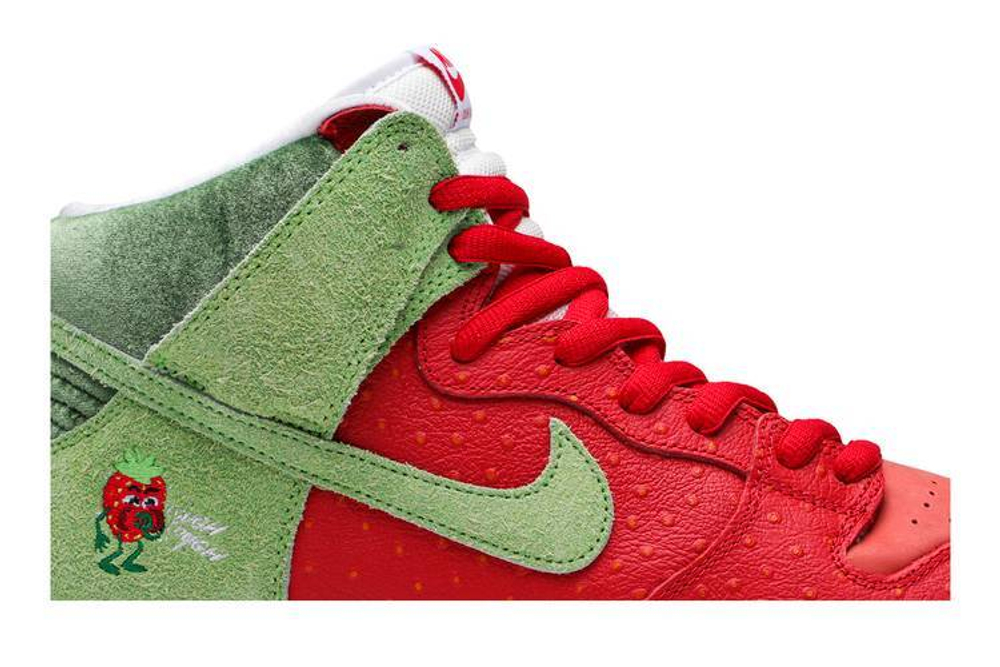 Кроссовки Nike Dunk Sb Pro Qs "Strawberry Cough"