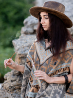 Пончо женское шерстяное с орнаментом