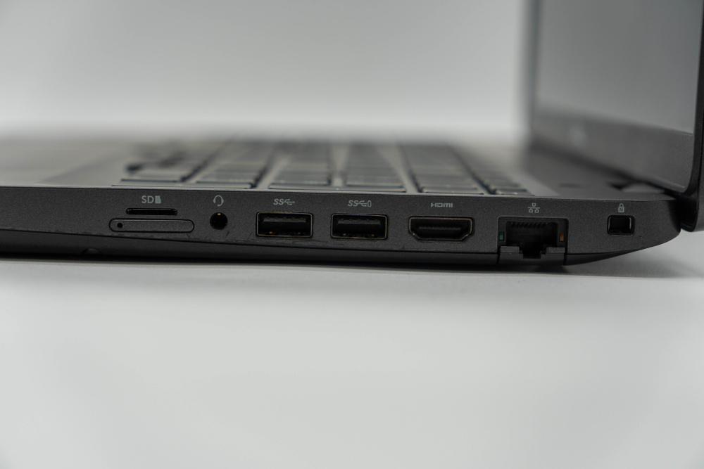 Ноутбук Dell Precision 3541 ( i7-9850H / Quadro P620 )