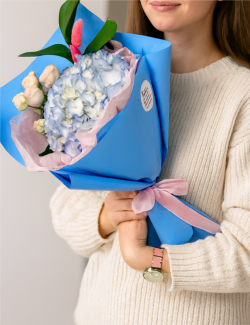 Букет с гортензией Небесный сон