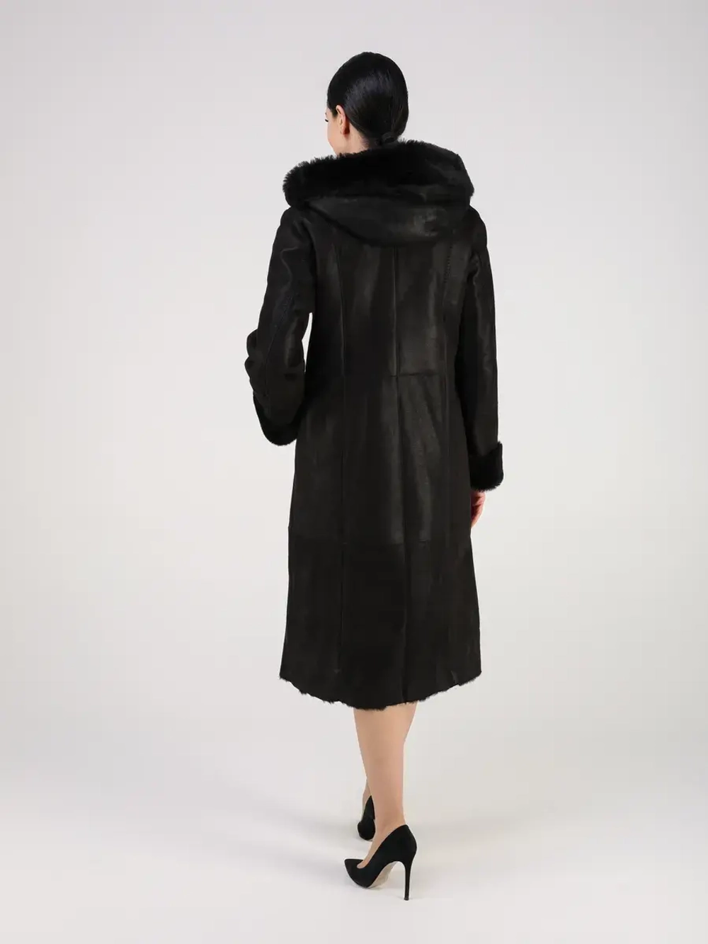 Дубленка зимняя натуральная с капюшоном длинная