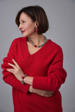 Браслет Византия биколор: серебро и графит с красным плоским жемчугом Майорка