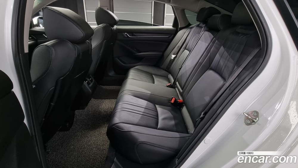 Honda Accord 10 Generation 2.0 Hybrid Touring (11.2020)