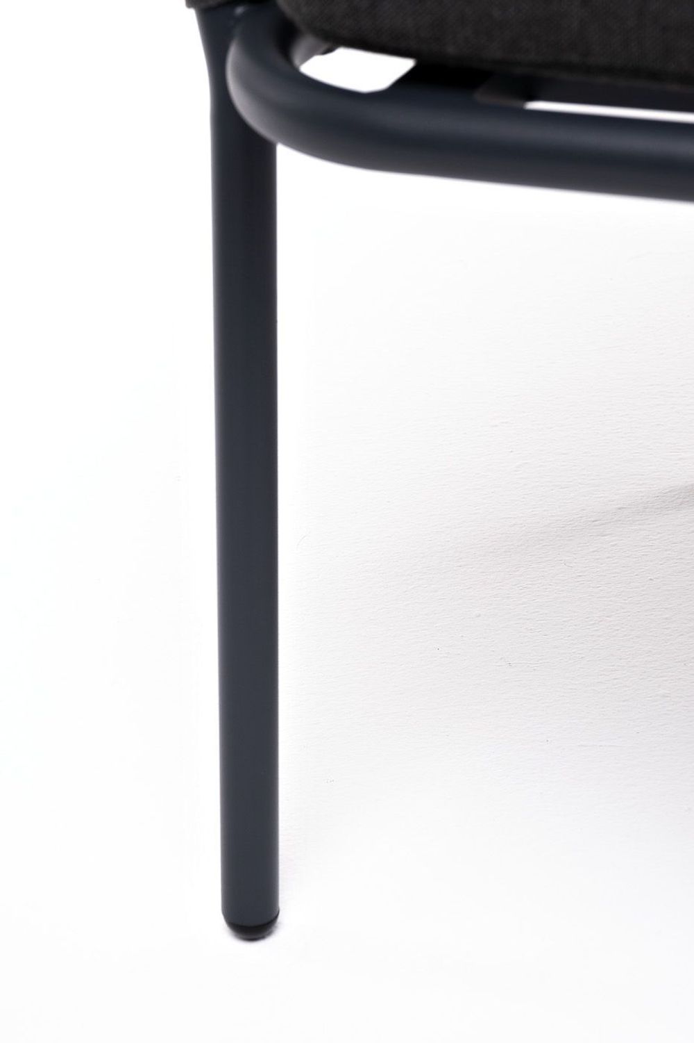 "Бордо" стул плетеный из роупа, каркас алюминий темно-серый (RAL7024) муар, роуп серый 15мм, ткань темно-серая 027