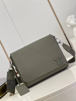 Сумка-мессенжер Louis Vuitton