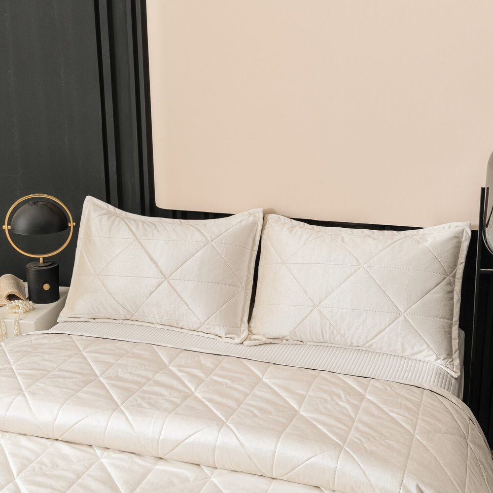 Велюровое покрывало в клетку с наволочками OVL033