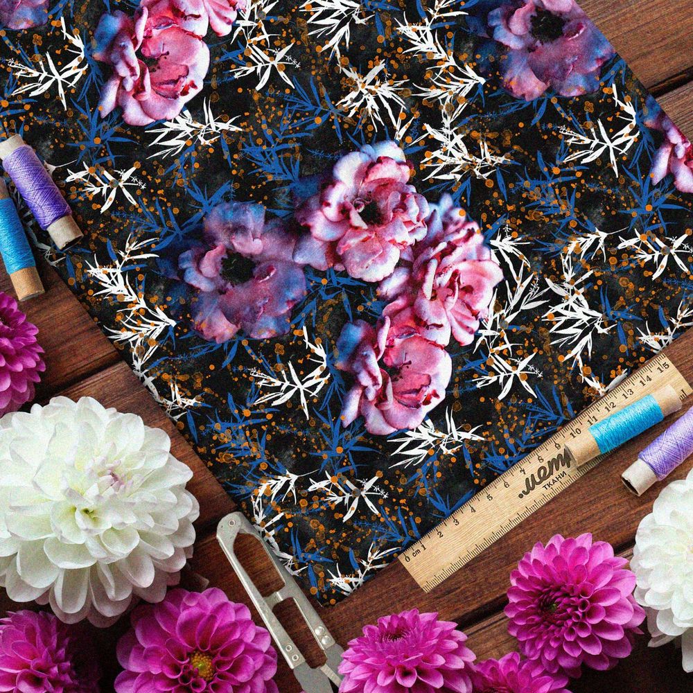 Ткань ниагара насыщенные розы на чёрном фоне с пыльцой